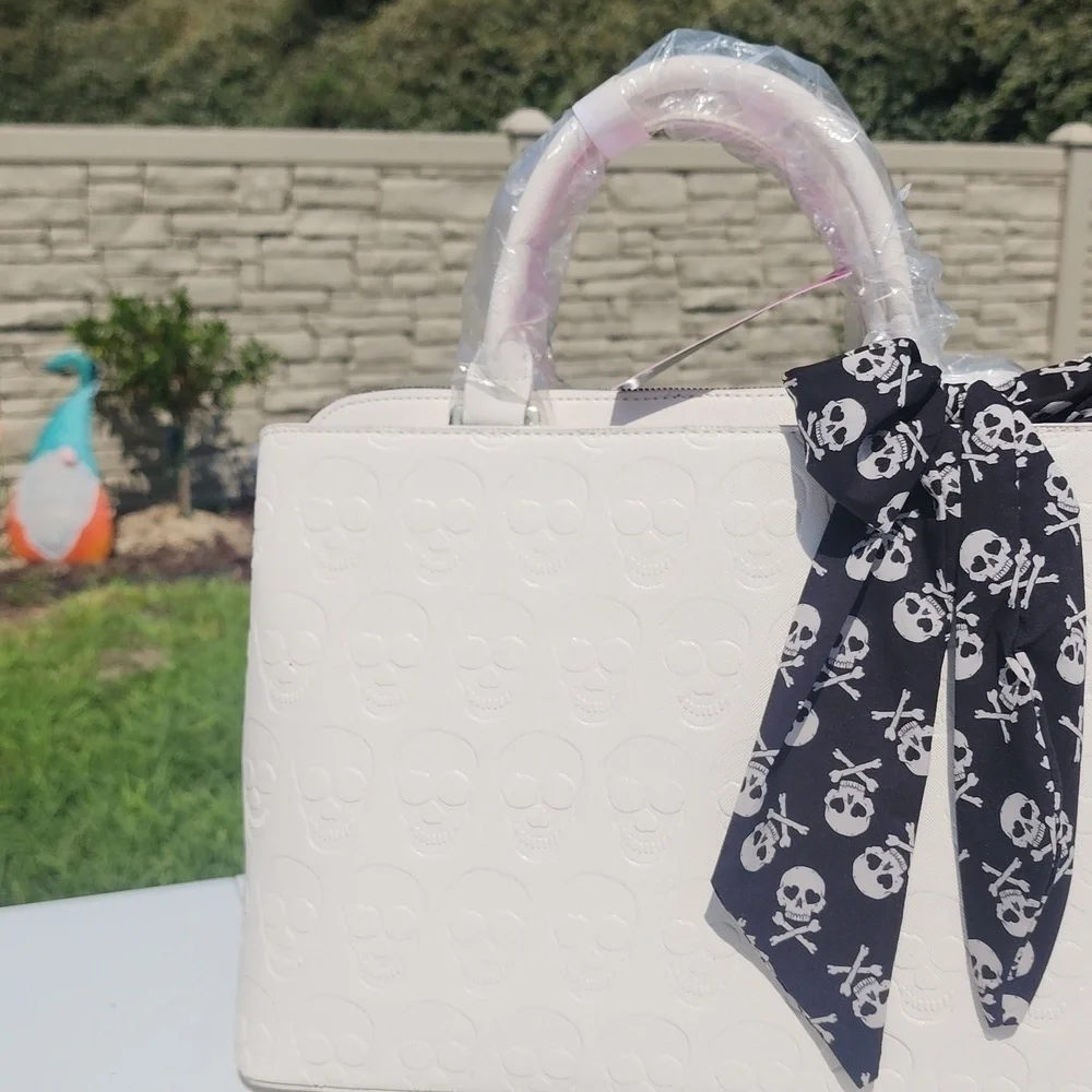 BETSEY JOHNSON SKULL SATCHEL